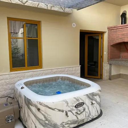 Luxury Beachfront Apartment-villa Breges, * بوفليانا