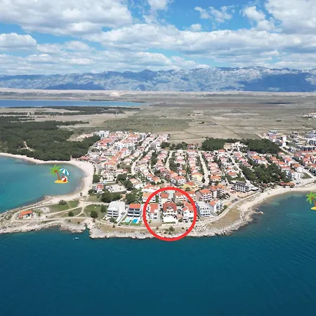 Luxury Beachfront Apartment-villa Breges, *