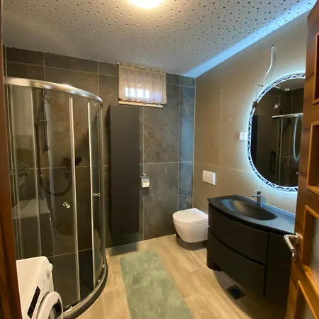 Luxury Beachfront Apartment-villa Breges, Apartmán *