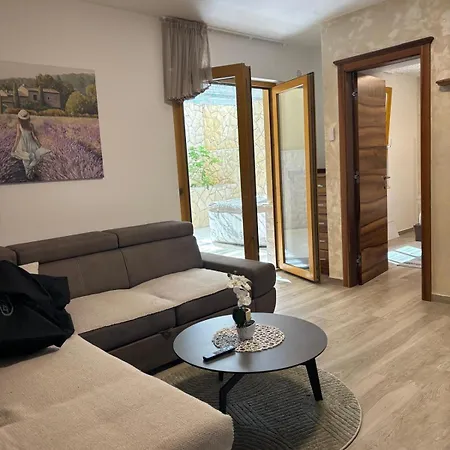 Apartmán Luxury Beachfront Apartment-villa Breges,