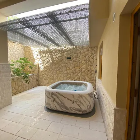 Luxury Beachfront Apartment-villa Breges, Povljana