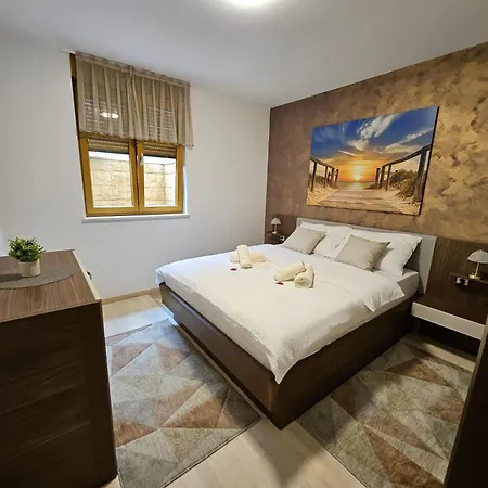 Luxury Beachfront Apartment-villa Breges, Apartmán *