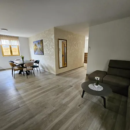 Luxury Beachfront Apartment-villa Breges, بوفليانا